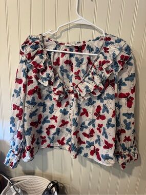 The Great Ruffled V-Neck Floral Blouse in White with Red & Blue Print